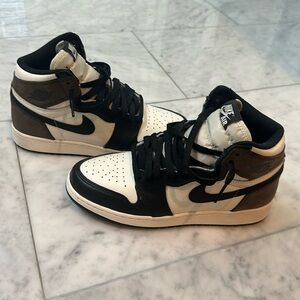 Air Jordan 1 Retro High OG ‘dark mocha’ size 5.5 men’s